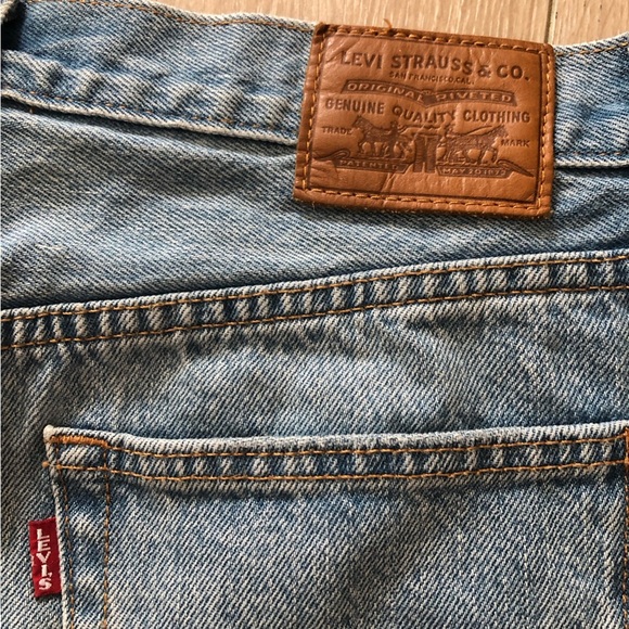 Levi’s Distressed Denim Mini Skirt in Light Blue Size 29 - Picture 4 of 10